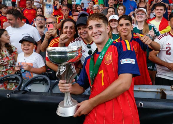 Wrexham, Wales, 11th July 2026. Daniel Yanez of Spain poses with his friends and family with the UEFA European U19 Championship trophy following the Spain U19 vs Germany U19 UEFA European U19 Championship Final match at The Racecourse, Wrexham. Picture credit should read: Cody Froggatt Sportimage EDITORIAL USE ONLY. No use with unauthorised audio, video, data, fixture lists, club league logos or live services. Online in-match use limited to 120 images, no video emulation. No use in betting, games or single club league player publications. SPI_083_CF_SPAIN_U19_V_GERMANY_U19_FINAL SPI-4858-0083