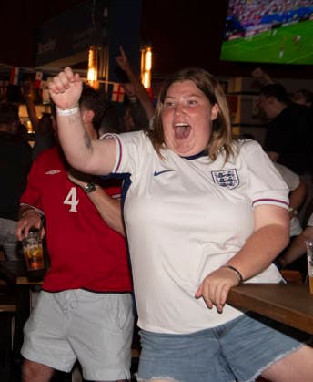 Norway v England at Broomfields England fans during a screening of the FIFA World Cup, WM, Weltmeisterschaft, Fussball 2026 match between Norway and England at Broomfields in the CopperJax Community Stadium, London 11 07 2026 UK Newspapers OUT Copyright: xAlanxWalterx FIL-23610-0035