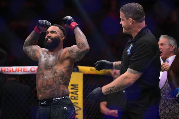July 11, 2026, Las Vegas, Nevada, USA: GABLE STEVESON defeated ELISHA ELLISON by TKO (strikes) at 2:32 of Round 1.during UFC 329 at the T-Mobile Arena in Las Vegas. Las Vegas USA - ZUMAo117 20260711_zsp_o117_065 Copyright: xMikaelxOnax