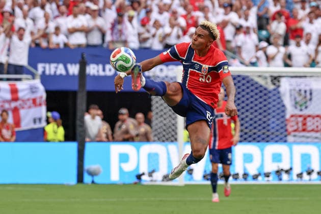 MIAMI GARDENS, FL - JULY 11: Antonio Nusa 20 of Norway controls a ball during the FIFA World Cup, WM, Weltmeisterschaft, Fussball 26 Quarter-Final - between Norway and England on July 11, 2026 at Miami Stadium, in Miami Gardens, Fla.(Photo by Chris Arjoon Icon Sportswire) SOCCER: JUL 11 FIFA World Cup 26 Quarter-Final - Norway v England EDITORIAL USE ONLY Icon26071100000018