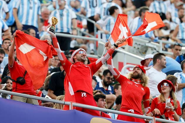 FIFA World Cup, WM, Weltmeisterschaft, Fussball 2026 quarterfinals - Argentina vs Switzerland Supporters of Switzerland cheer ahead of the FIFA World Cup 2026 quarterfinals match Argentina vs Switzerland, in Kansas City, Missouri, USA, 11 July 2026. Kansas City United States  Copyright: xPETERxKLAUNZERx
