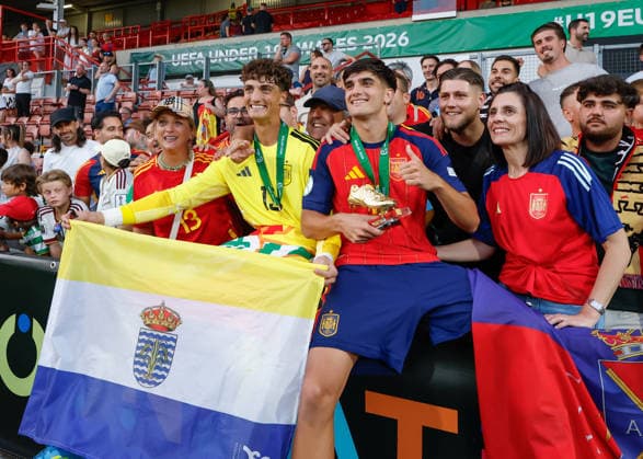 Wrexham, Wales, 11th July 2026. Manu Gonzalez (left) and Jose Morante (right) of Spain celebrate with his family and friends after winning the UEFA European U19 Championship following the Spain U19 vs Germany U19 UEFA European U19 Championship Final match at The Racecourse, Wrexham. Picture credit should read: Cody Froggatt Sportimage EDITORIAL USE ONLY. No use with unauthorised audio, video, data, fixture lists, club league logos or live services. Online in-match use limited to 120 images, no video emulation. No use in betting, games or single club league player publications. SPI_097_CF_SPAIN_U19_V_GERMANY_U19_FINAL SPI-4858-0097