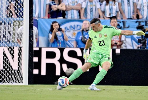 FIFA World Cup, WM, Weltmeisterschaft, Fussball 2026 quarterfinals - Argentina vs Switzerland Goalkeeper Emiliano Martinez of Argentina in action during the FIFA World Cup 2026 quarterfinals match Argentina vs Switzerland, in Kansas City, USA, 11 July 2026. KANSAS CITY United States  Copyright: xAMYxKONTRASx