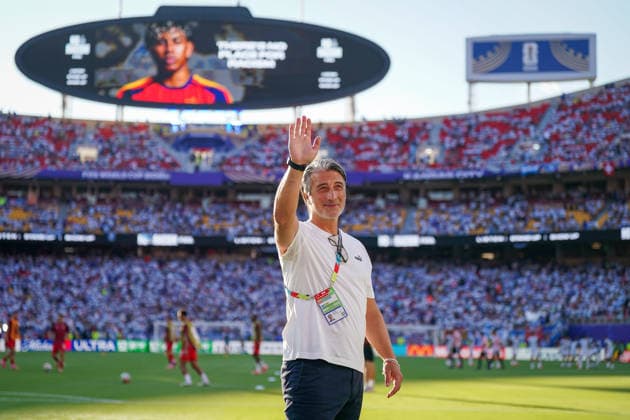 USA: Fussball FIFA World Cup, WM, Weltmeisterschaft, Fussball 2026, Viertelfinale - Argentinien vs Schweiz - Kansas City Stadium (GEHA Field at Arrowhead Stadium, Kansas City, Missouri): Murat Yakin (Trainer, Schweiz) *** USA Soccer 2026 FIFA World Cup, Quarterfinals: Argentina vs. Switzerland at GEHA Field at Arrowhead Stadium, Kansas City, Missouri. Murat Yakin, Head Coach, Switzerland Copyright: xJOERANxSTEINSIEKx