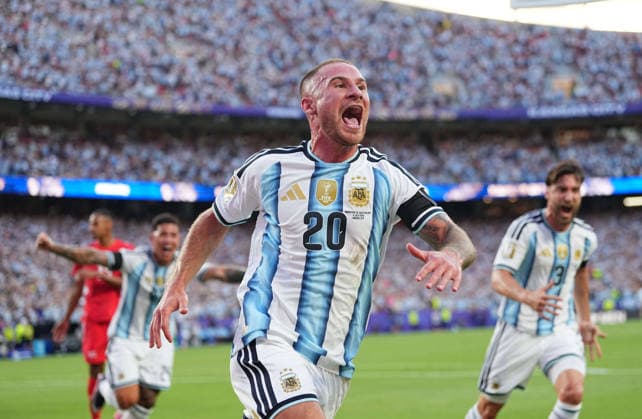 Alexis Mac Allister (Argentina) scores and celebrates his teams first goal during Argentina and Switzerland, Quarter final FIFA World Cup, WM, Weltmeisterschaft, Fussball 2026, Kansas Stadium, Kansas, USA on July 11, 2026. Thor Wegner DeFodi Images. (Photo by DeFodi Images) - *** Alexis Mac Allister of Argentina scores and celebrates his team s first goal during the quarterfinal match between Argentina and Switzerland at the 2026 FIFA World Cup at Kansas Stadium in Kansas, USA, on July 11, 2026. Photo by DeFodi Images (Thor Wegner)