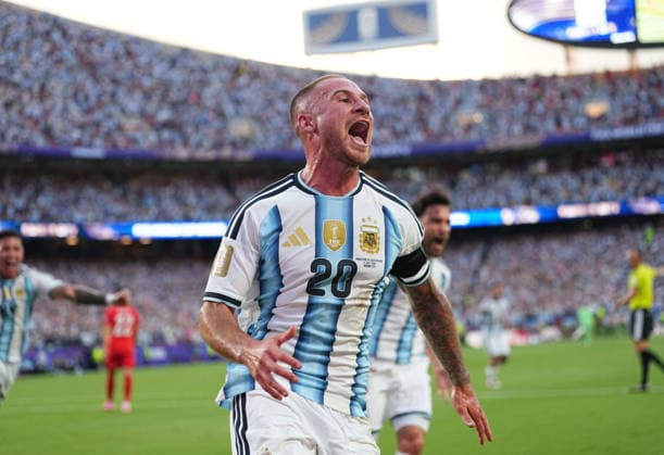 Alexis Mac Allister (Argentina) scores and celebrates his teams first goal during Argentina and Switzerland, Quarter final FIFA World Cup, WM, Weltmeisterschaft, Fussball 2026, Kansas Stadium, Kansas, USA on July 11, 2026. Thor Wegner DeFodi Images. (Photo by DeFodi Images) - *** Alexis Mac Allister of Argentina scores and celebrates his team s first goal during the quarterfinal match between Argentina and Switzerland at the 2026 FIFA World Cup at Kansas Stadium in Kansas, USA, on July 11, 2026. Photo by DeFodi Images (Thor Wegner)