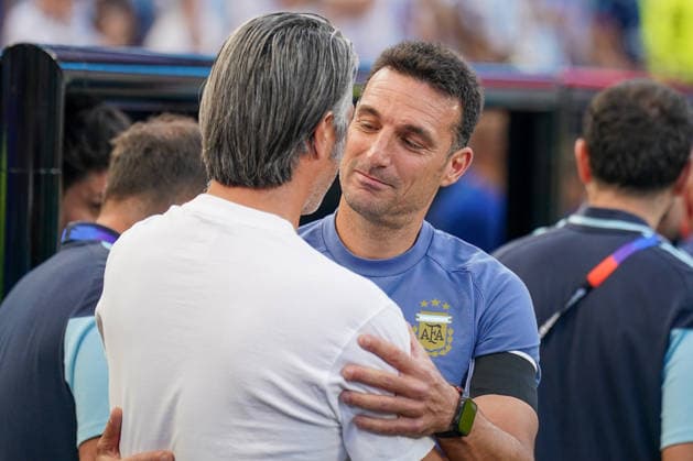 USA: Fussball FIFA World Cup, WM, Weltmeisterschaft, Fussball 2026, Viertelfinale - Argentinien vs Schweiz - Kansas City Stadium (GEHA Field at Arrowhead Stadium, Kansas City, Missouri): Lionel Scaloni (Trainer Argentinien) Murat Yakin (Trainer, Schweiz) *** USA Soccer 2026 FIFA World Cup, Quarterfinals: Argentina vs. Switzerland at GEHA Field at Arrowhead Stadium, Kansas City, Missouri. Lionel Scaloni, coach of Argentina; Murat Yakin, coach of Switzerland. Copyright: xJOERANxSTEINSIEKx