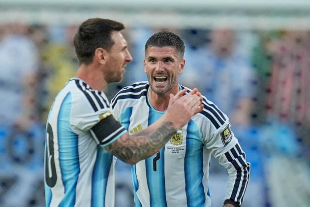 USA: Fussball FIFA World Cup, WM, Weltmeisterschaft, Fussball 2026, Viertelfinale - Argentinien vs Schweiz - Kansas City Stadium (GEHA Field at Arrowhead Stadium, Kansas City, Missouri): Rodrigo De Paul (Argentinien 7) Lionel Messi (Argentinien 10) *** USA Soccer 2026 FIFA World Cup, Quarterfinals: Argentina vs. Switzerland, Kansas City Stadium (GEHA Field at Arrowhead Stadium), Kansas City, Missouri; Rodrigo De Paul (Argentina) 7, Lionel Messi (Argentina) 10 Copyright: xJOERANxSTEINSIEKx