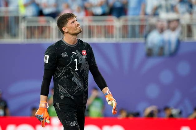 FIFA World Cup, WM, Weltmeisterschaft, Fussball 2026 quarterfinals - Argentina vs Switzerland Switzerland s goalkeeper Gregor Kobel looks dejected after conceding the 1-0 goal during the FIFA World Cup 2026 quarterfinals match Argentina vs Switzerland, in Kansas City, Missouri, USA, 11 July 2026. Kansas City United States  Copyright: xPETERxKLAUNZERx