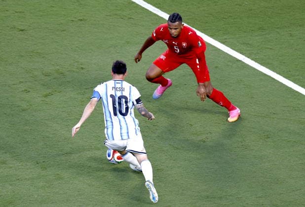 FIFA World Cup, WM, Weltmeisterschaft, Fussball 2026 quarterfinals - Argentina vs Switzerland Lionel Messi (L) of Argentina and Manuel Akanji of Switzerland in action during the FIFA World Cup 2026 quarterfinals match Argentina vs Switzerland, in Kansas City, USA, 11 July 2026. KANSAS CITY United States  Copyright: xWILLxOLIVERx