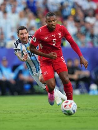 Argentina v Switzerland - FIFA World Cup, WM, Weltmeisterschaft, Fussball 2026 - Quarter Finals KANSAS CITY, MISSOURI, US - JULY 11: Lionel Messi of Argentina in action against Manuel Akanji (5) of Switzerland during the 2026 FIFA World Cup quarter-final match between Argentina and Switzerland at Arrowhead Stadium in Kansas City, Missouri, US, on July 11, 2026. Ercin Erturk Anadolu Missouri United States. Editorial use only. Please get in touch for any other usage.  Copyright: x2026xAnadoluxErcinxErturkx