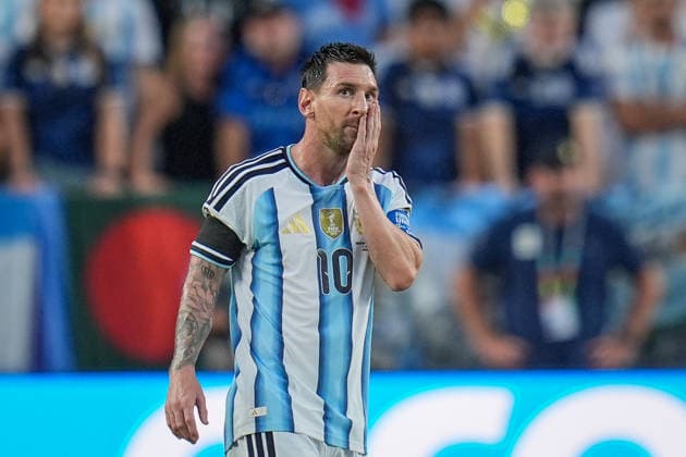 USA: Fussball FIFA World Cup, WM, Weltmeisterschaft, Fussball 2026, Viertelfinale - Argentinien vs Schweiz - Kansas City Stadium (GEHA Field at Arrowhead Stadium, Kansas City, Missouri): Lionel Messi (Argentinien 10) *** USA Soccer 2026 FIFA World Cup, Quarterfinals: Argentina vs. Switzerland, Kansas City Stadium (GEHA Field at Arrowhead Stadium), Kansas City, Missouri, Lionel Messi, Argentina 10 Copyright: xJOERANxSTEINSIEKx