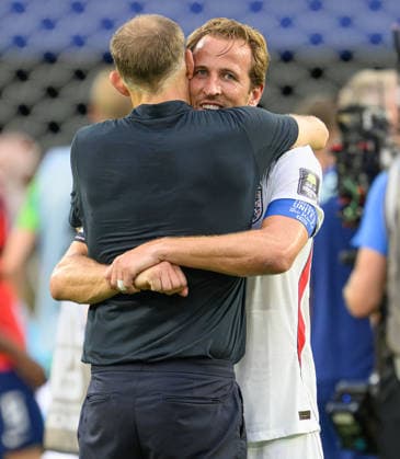 11 July 2026 - Norway v England - Miami Stadium- Quarter Final - 2026 World Cup - USA. 11 July 2026 - Norway v England - Miami Stadium- Quarter Final - 2026 World Cup - USA. Harry Kane and Thomas Tuchel hug each other in celebration at the final whistle. Picture : Mark Pain MIAMI USA  Copyright: xMarkxPainx