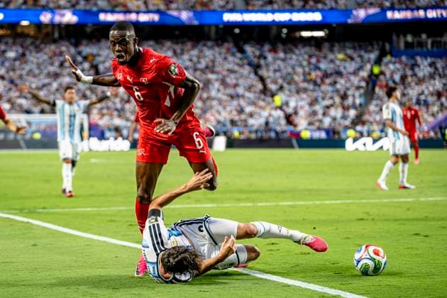 KANSAS CITY - Denis Zakaria of Switzerland and Nicolas Tagliafico of Argentina during the 2026 World Cup match between Argentina and Switzerland at Arrowhead Stadium on July 11, 2026, in Kansas City, United States. (Photo by Stefan Koops EYE4IMAGES DeFodi Images) - *** KANSAS CITY Denis Zakaria of Switzerland and Nicolas Tagliafico of Argentina during the 2026 World Cup match between Argentina and Switzerland at Arrowhead Stadium on July 11, 2026, in Kansas City, United States. Photo by Stefan Koops, EYE4IMAGES, DeFodi Images
