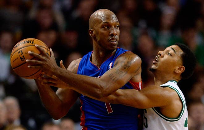USA BASKETBALL NBA, Basketball Herren, USA Detroit Pistons at Boston Celtics epa03995663 Detroit Pistons shooting guard Chauncey Billups (L) keeps the ball far from Boston Celtics point guard Phil Pressey (R) during the second half of the Detroit Pistons against Boston Celtics in their NBA game at the TD Garden in Boston, Massachusetts, USA 18 December 2013. BOSTON United States  Copyright: xCJxGUNTHERx
