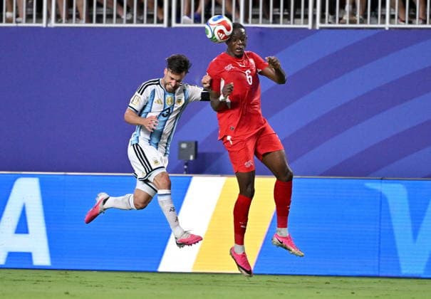 FIFA World Cup, WM, Weltmeisterschaft, Fussball 2026 quarterfinals - Argentina vs Switzerland Denis Zakaria (R) of Switzerland and Nicolas Tagliafico of Argentina in action during the FIFA World Cup 2026 quarterfinals match Argentina vs Switzerland, in Kansas City, USA, 11 July 2026. KANSAS CITY United States  Copyright: xAMYxKONTRASx