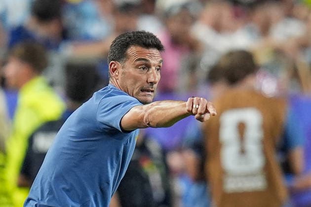 USA: Fussball FIFA World Cup, WM, Weltmeisterschaft, Fussball 2026, Viertelfinale - Argentinien vs Schweiz - Kansas City Stadium (GEHA Field at Arrowhead Stadium, Kansas City, Missouri): Lionel Scaloni (Trainer Argentinien) *** USA Soccer 2026 FIFA World Cup, Quarterfinals: Argentina vs. Switzerland at GEHA Field at Arrowhead Stadium, Kansas City, Missouri. Lionel Scaloni, Argentina s head coach Copyright: xJOERANxSTEINSIEKx