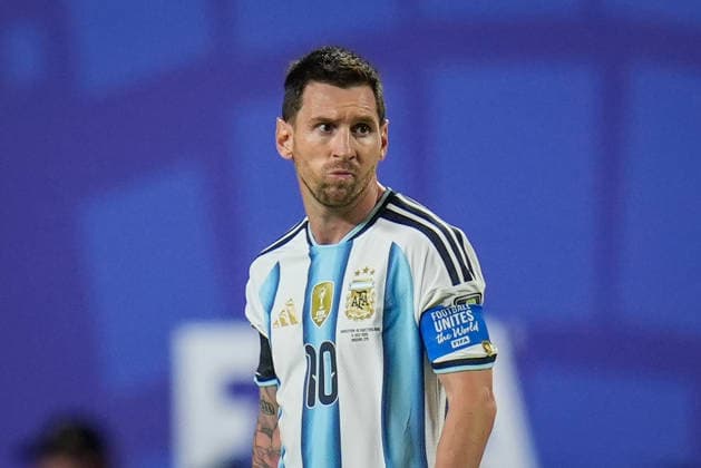 USA: Fussball FIFA World Cup, WM, Weltmeisterschaft, Fussball 2026, Viertelfinale - Argentinien vs Schweiz - Kansas City Stadium (GEHA Field at Arrowhead Stadium, Kansas City, Missouri): Lionel Messi (Argentinien 10) *** USA Soccer 2026 FIFA World Cup, Quarterfinals: Argentina vs. Switzerland, Kansas City Stadium (GEHA Field at Arrowhead Stadium), Kansas City, Missouri, Lionel Messi, Argentina 10 Copyright: xJOERANxSTEINSIEKx