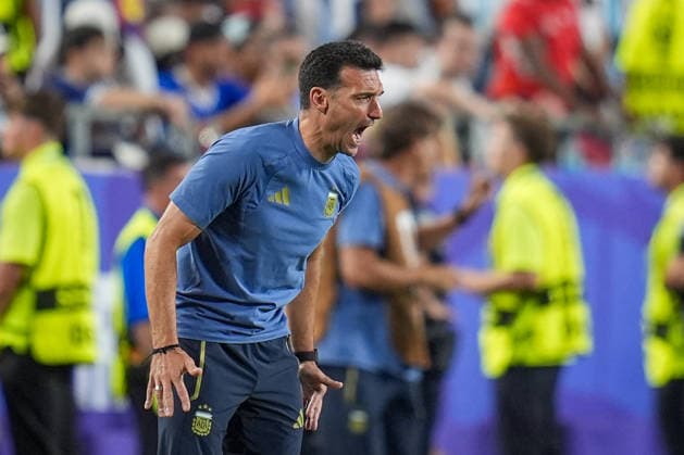 USA: Fussball FIFA World Cup, WM, Weltmeisterschaft, Fussball 2026, Viertelfinale - Argentinien vs Schweiz - Kansas City Stadium (GEHA Field at Arrowhead Stadium, Kansas City, Missouri): Lionel Scaloni (Trainer Argentinien) *** USA Soccer 2026 FIFA World Cup, Quarterfinals: Argentina vs. Switzerland at GEHA Field at Arrowhead Stadium, Kansas City, Missouri. Lionel Scaloni, Argentina s head coach Copyright: xJOERANxSTEINSIEKx