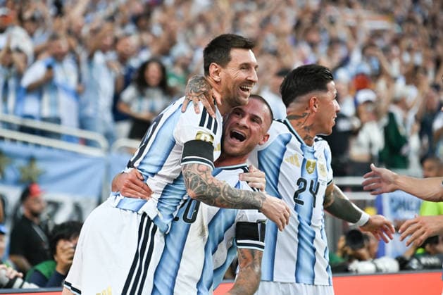 Alexis Mac Allister of Argentina (C) and Lionel Messi of Argentina (L) celebrate the team s first goal during a FIFA Men’s World Cup 2026 quarter-final football match between Argentina and Switzerland at Kansas City Stadium, in Kansas City on July 11th 2026 (Photo by Nayra Halm SPP)  Copyright: xNayraxHalm SPPx Sportspressphoto_SPR189467