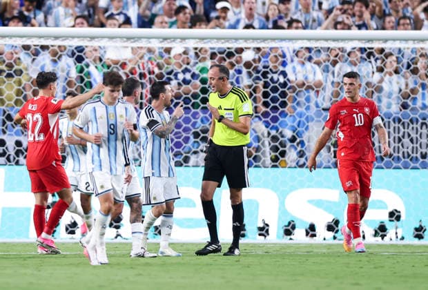 (260712) -- KANSAS CITY, July 12, 2026 -- Lionel Messi (3rd R) of Argentina talks with referee Joao Pedro Silva Pinheiro (2nd R) during the quarter final match between Argentina and Switzerland at the 2026 FIFA World Cup, WM, Weltmeisterschaft, Fussball at the Kansas City Stadium in Kansas City, the United States, July 11, 2026. ) (SP)U.S.-KANSAS CITY-FOOTBALL-FIFA WORLD CUP-QUARTER FINAL-ARG VS SUI LixMing 