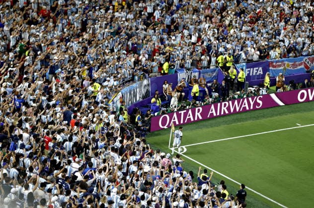 FIFA World Cup, WM, Weltmeisterschaft, Fussball 2026 quarterfinals - Argentina vs Switzerland Lionel Messi of Argentina prepares to take a corner during the FIFA World Cup 2026 quarterfinals match Argentina vs Switzerland, in Kansas City, USA, 11 July 2026. KANSAS CITY United States  Copyright: xWILLxOLIVERx