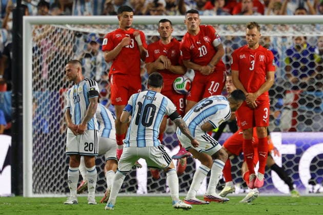 FIFA World Cup, WM, Weltmeisterschaft, Fussball 2026 quarterfinals - Argentina vs Switzerland The Swiss defensive wall blocks a free kick by Lionel Messi of Argentina (C) during the FIFA World Cup 2026 quarterfinals match Argentina vs Switzerland, in Kansas City, Missouri, USA, 11 July 2026. KANSAS CITY United States  Copyright: xCHRISTOPHERxNEUNDORFx