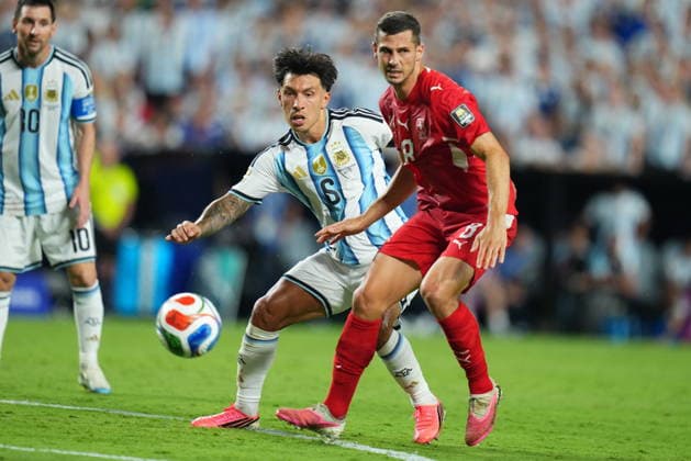 Argentina v Switzerland - FIFA World Cup, WM, Weltmeisterschaft, Fussball 2026 - Quarter Finals KANSAS CITY, UNITED STATES - JULY 11: Lisandro Martinez (6) of Argentina andRemo Freuler (8) of Switzerland in action during the 2026 FIFA World Cup quarter-final match between Argentina and Switzerland at Arrowhead Stadium in Kansas City, Missouri, US, on July 11, 2026. Ercin Erturk Anadolu Missouri United States. Editorial use only. Please get in touch for any other usage.  Copyright: x2026xAnadoluxErcinxErturkx