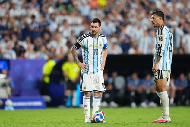 Argentina v Switzerland - FIFA World Cup, WM, Weltmeisterschaft, Fussball 2026 - Quarter Finals KANSAS CITY, UNITED STATES - JULY 11: Lionel Messi (L) of Argentina looks on during the 2026 FIFA World Cup quarter-final match between Argentina and Switzerland at Arrowhead Stadium in Kansas City, Missouri, US, on July 11, 2026. Ercin Erturk Anadolu Missouri United States. Editorial use only. Please get in touch for any other usage.  Copyright: x2026xAnadoluxErcinxErturkx