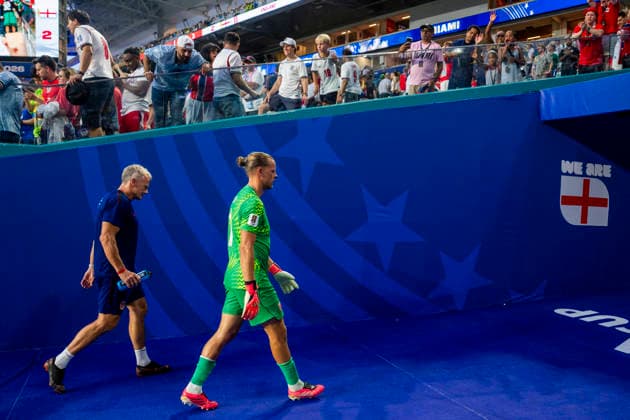 Fotball-VM 2026: Norge - England Miami Gardens, Florida , USA 20260711. Norges keepertrener Frode Grodas og keeper orjan Haskjold Nyland etter kvartfinalen i fotball-VM 2026 mellom Norge og England pa Miami stadion. Foto: Fredrik Varfjell NTB Miami Gardens, Florida USA EDITORIAL USE ONLY. RESTRICTED USE FOR BETTING COMPANIES Ref:_SPOYjeER3sJWc4.jpg *** 2026 FIFA World Cup: Norway vs. England, Miami Gardens, Florida, USA 20260711 Norway’s goalkeeper coach Frode Grodas and goalkeeper Orjan Haskjold Nyland after the quarterfinal match in the 2026 World Cup between Norway and England at Miami Stadium. Photo: Fredrik Varfjell, NTB, Miami Gardens, Florida, USA EDITORIAL USE ONLY RESTRICTED USE FOR BETTING COMPANIES  Copyright: xFredrikxVarfjellx xNTBx