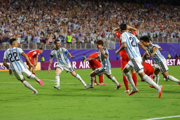 FIFA World Cup, WM, Weltmeisterschaft, Fussball 2026 quarterfinals - Argentina vs Switzerland Julian Alvarez of Argentina (C) celebrates with his teammates after scoring the 2-1 goal during the FIFA World Cup 2026 quarterfinals match Argentina vs Switzerland, in Kansas City, Missouri, USA, 11 July 2026. KANSAS CITY United States  Copyright: xCHRISTOPHERxNEUNDORFx