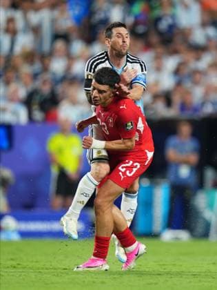 Argentina v Switzerland - FIFA World Cup, WM, Weltmeisterschaft, Fussball 2026 - Quarter Finals KANSAS CITY, MISSOURI, US - JULY 11: Lionel Messi (10) of Argentina in action against Zeki Amdouni (23) of Switzerland during the 2026 FIFA World Cup quarter-final match between Argentina and Switzerland at Arrowhead Stadium in Kansas City, Missouri, US, on July 11, 2026. Ercin Erturk Anadolu Missouri United States. Editorial use only. Please get in touch for any other usage.  Copyright: x2026xAnadoluxErcinxErturkx