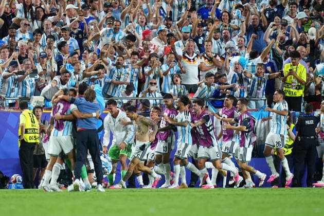 Argentina v Switzerland - FIFA World Cup, WM, Weltmeisterschaft, Fussball 2026 - Quarter Finals KANSAS CITY, UNITED STATES - JULY 11: Fans and players of Argentina celebrate a goal during the 2026 FIFA World Cup quarter-final match between Argentina and Switzerland at Arrowhead Stadium in Kansas City, Missouri, US, on July 11, 2026. Ercin Erturk Anadolu Kansas City United States. Editorial use only. Please get in touch for any other usage.  Copyright: x2026xAnadoluxErcinxErturkx