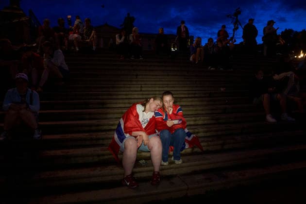 Fotball-VM 2026: Norge - England Oslo 20260712. Folk folger VM-kampen mellom Norge og England pa skjerm pa Slottsplassen i Oslo lordag kveld. Foto: Javad Parsa NTB Oslo Norge EDITORIAL USE ONLY. RESTRICTED USE FOR BETTING COMPANIES Ref:_SPOnkcMQKCWEps.jpg *** 2026 World Cup Norway England Oslo 20260712 People watch the World Cup match between Norway and England on a screen at Slottsplassen in Oslo on Saturday evening. Photo: Javad Parsa, NTB, Oslo, Norway. EDITORIAL USE ONLY. RESTRICTED USE FOR BETTING COMPANIES  Copyright: xJavadxParsax xNTBx