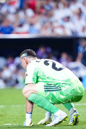 Emiliano Martinez of Argentina looks on during a FIFA Men’s World Cup 2026 quarter-final football match between Argentina and Switzerland at Kansas City Stadium, in Kansas City on July 11th 2026 (Photo by Alexandra Fechete SPP)  Copyright: xAlexandraxFechete SPPx Sportspressphoto_SPR189581