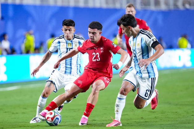 Zeki Amdouni of Switzerland (C) runs with the ball during a FIFA Men’s World Cup 2026 quarter-final football match between Argentina and Switzerland at Kansas City Stadium, in Kansas City on July 11th 2026 (Photo by Alexandra Fechete SPP)  Copyright: xAlexandraxFechete SPPx Sportspressphoto_SPR189582