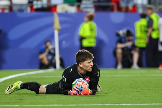 Gregor Kobel of Switzerland controls the ball during a FIFA Men’s World Cup 2026 quarter-final football match between Argentina and Switzerland at Kansas City Stadium, in Kansas City on July 11th 2026 (Photo by Leo Barrilari SPP)  Copyright: xLeoxBarrilari SPPx Sportspressphoto_SPR189628