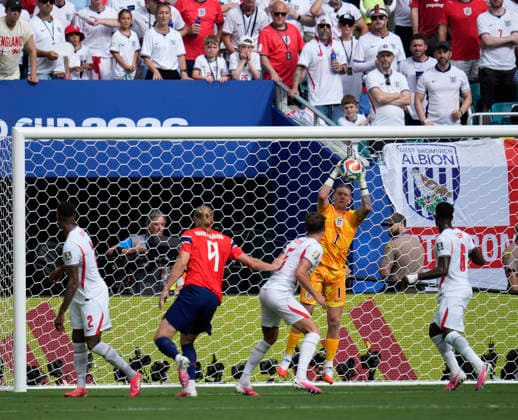 July 11, 2026, Miami Gardens, Florida, USA: Goalkeeper Jordan Pickford (1) of England makes a save from a header by Forward Erling Braut Haaland (9) of Norway during the first half of quarterfinal match between England and Norway at Miami Stadium. England defeated Norway 2-1. World Cup 2026: Quarterfinal: England 2 : 1 Norway  - ZUMAd212 20260711_zsp_d212_024 Copyright: xRichardxDolex