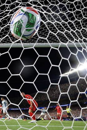 FIFA World Cup, WM, Weltmeisterschaft, Fussball 2026 quarterfinals - Argentina vs Switzerland Lautaro Martinez of Argentina (C, partially seen) scores the 3-1 goal during the FIFA World Cup 2026 quarterfinals match Argentina vs Switzerland, in Kansas City, Missouri, USA, 11 July 2026. KANSAS CITY United States  Copyright: xCHRISTOPHERxNEUNDORFx
