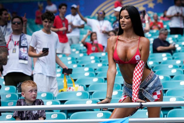 July 11, 2026, Miami Gardens, Florida, USA: A young fan taking in the sights prior to the start of the quarterfinal match between England and Norway at Miami Stadium. England defeated Norway 2-1. World Cup 2026: Quarterfinal: England 2 : 1 Norway  - ZUMAd212 20260711_zsp_d212_050 Copyright: xRichardxDolex