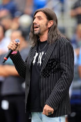 July 11, 2026, St. Petersburg, Florida, USA: Hugo Ferreira of the band Tantric performed the National Anthem prior to an MLB, Baseball Herren, USA game against the Seattle Mariners on July 11, 2026 at Tropicana Field. The Rays beat the Mariners 6-1. MLB 2026: Tampa Bay Rays 6 : 1 Seattle Mariners  - ZUMAh180 20260711_zsp_h180_002 Copyright: xKimxHukarix