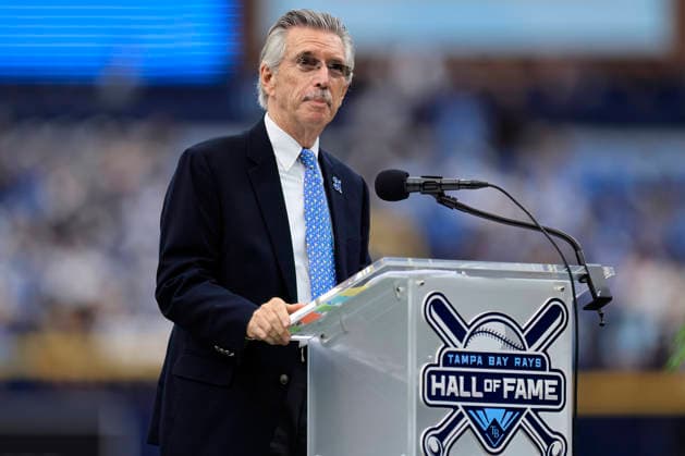 July 11, 2026, St. Petersburg, Florida, USA: Voice of the Tampa Bay Rays and TV broadcaster Dewayne Staats speaks during the Evan Longoria Hall of Fame ceremony prior to an MLB, Baseball Herren, USA game against the Seattle Mariners on July 11, 2026 at Tropicana Field. The Rays beat the Mariners 6-1. MLB 2026: Tampa Bay Rays 6 : 1 Seattle Mariners  - ZUMAh180 20260711_zsp_h180_007 Copyright: xKimxHukarix