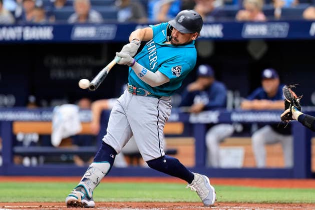 July 11, 2026, St. Petersburg, Florida, USA: Seattle Mariners first baseman Josh Naylor (12) fouls off a pitch during an MLB, Baseball Herren, USA game against the Tampa Bay Rays on July 11, 2026 at Tropicana Field. The Rays beat the Mariners 6-1. MLB 2026: Tampa Bay Rays 6 : 1 Seattle Mariners  - ZUMAh180 20260711_zsp_h180_021 Copyright: xKimxHukarix