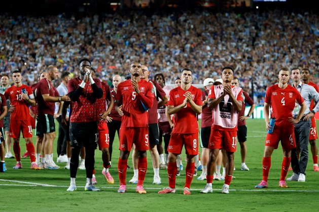 FIFA World Cup, WM, Weltmeisterschaft, Fussball 2026 quarterfinals - Argentina vs Switzerland Players of Switzerland look disappointed as they greet their supporters after losing the FIFA World Cup 2026 quarterfinals match Argentina vs Switzerland, in Kansas City, Missouri, USA, 11 July 2026. Kansas City United States  Copyright: xPETERxKLAUNZERx