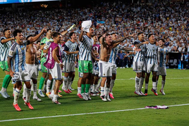Players of Argentina seen celebrating during FIFA World Cup, WM, Weltmeisterschaft, Fussball 2026 quarterfinal game between national teams of Argentina and Switzerland (Grzegorz Wajda Ball Raw Images) Kansas City Kansas City Stadium USA Copyright: xGrzegorzxWajdax grzegorzwajda_argentina_swiss_26_6-26