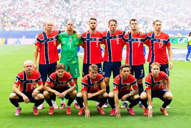 July 11, 2026, Miami, Fl, United States: Norway players pose for a team group, Mannschaftsbild, Totale photo before the FIFA World Cup, WM, Weltmeisterschaft, Fussball quarterfinal match between Norway and England, at Miami Stadium, in Florida, United States, on Saturday, July 11, 2026. FIFA World Cup 2026 - Quarterfinals - Norway V England  - ZUMAv122 20260711_aap_v122_014 Copyright: xWilliamxVolcovx