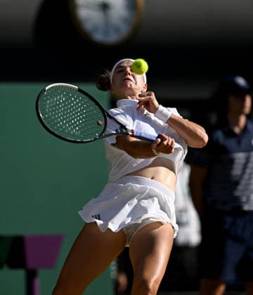 (260712) -- LONDON, July 12, 2026 -- Karolina Muchova of the Czech Republic hits a return during the women s singles final against Linda Noskova of the Czech Republic at the Wimbledon Tennis Championships in London, Britain, on July 11, 2026. ) (SP)BRITAIN-LONDON-TENNIS-WIMBLEDON-WOMEN S SINGLES LixYing 
