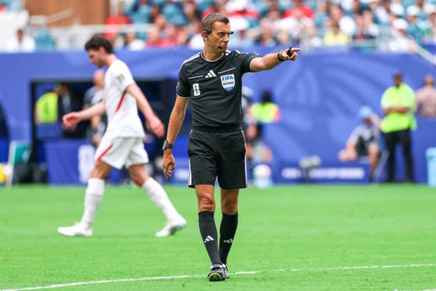 July 11, 2026, Miami, Fl, United States: Referee Clo ment Turpin during the FIFA World Cup, WM, Weltmeisterschaft, Fussball quarterfinal match between Norway and England, at Miami Stadium, in Florida, United States, on Saturday, July 11, 2026. FIFA World Cup 2026 - Quarterfinals - Norway V England  - ZUMAv122 20260711_aap_v122_101 Copyright: xWilliamxVolcovx