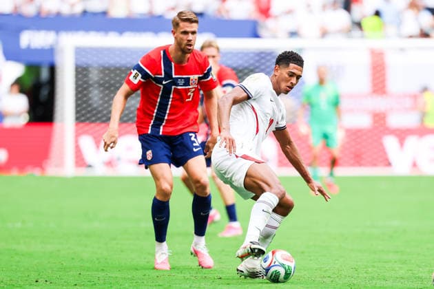 July 11, 2026, Miami, Fl, United States: Jude Bellingham player of England and Kristoffer Ajer player of Norway during the FIFA World Cup, WM, Weltmeisterschaft, Fussball quarterfinal match between Norway and England, at Miami Stadium, in Florida, United States, on Saturday, July 11, 2026. FIFA World Cup 2026 - Quarterfinals - Norway V England  - ZUMAv122 20260711_aap_v122_107 Copyright: xWilliamxVolcovx