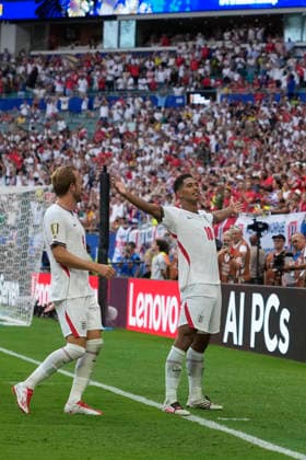 July 11, 2026, Miami Gardens, Florida, USA: Midfielder Jude Bellingham (10) of England celebrates after scoring the winning goal in extra time during the quarterfinal match between England and Norway at Miami Stadium. England defeated Norway 2-1. Miami Gardens USA - ZUMAd212 20260711_zsp_d212_133 Copyright: xRichardxDolex